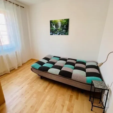 بيت للعطل Entzuckende Kleine Vorstadtvilla كلوسيترنيوبرغ