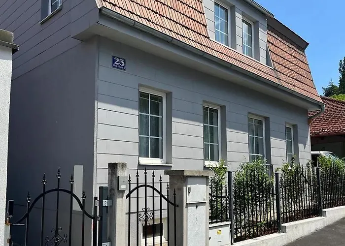 Hotel Entzueckende Kleine Vorstadtvilla