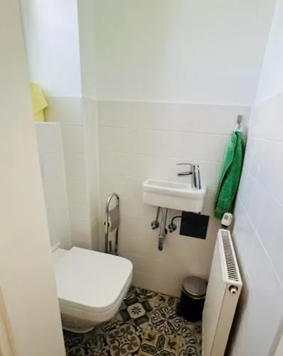 Entzueckende Kleine Vorstadtvilla Hotel 3*