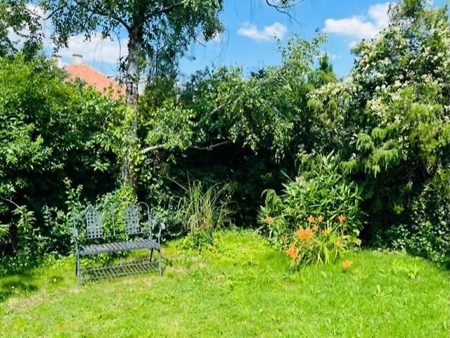 Entzueckende Kleine Vorstadtvilla Hotel