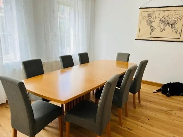 Entzueckende Kleine Vorstadtvilla 3*