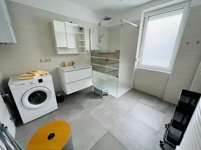 Entzueckende Kleine Vorstadtvilla Hotel 3*